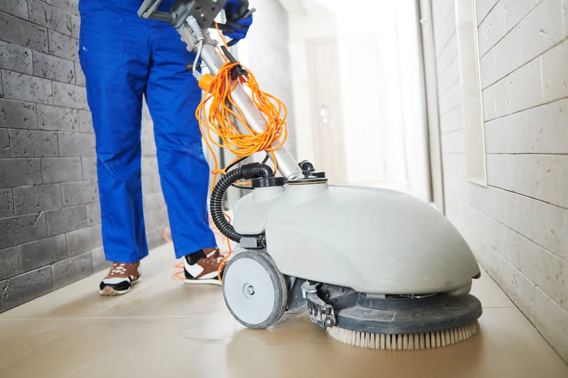 Hallen- und Lagerreinigung Regensburg – TSW Reinigung reinigt Produktionshallen und Lagerflächen maschinell